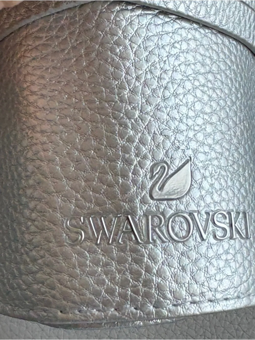 Swarovski Metallic Silver Faux Pebbled Leather Case Mini Bag  Jewelry Roll - Picture 2 of 12